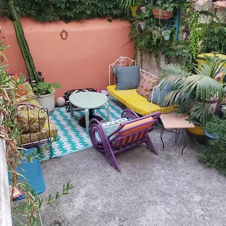Flat Apartment *